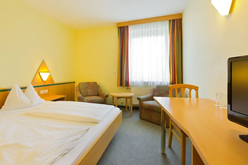 Garage room at Motel Baden with seating area and desk