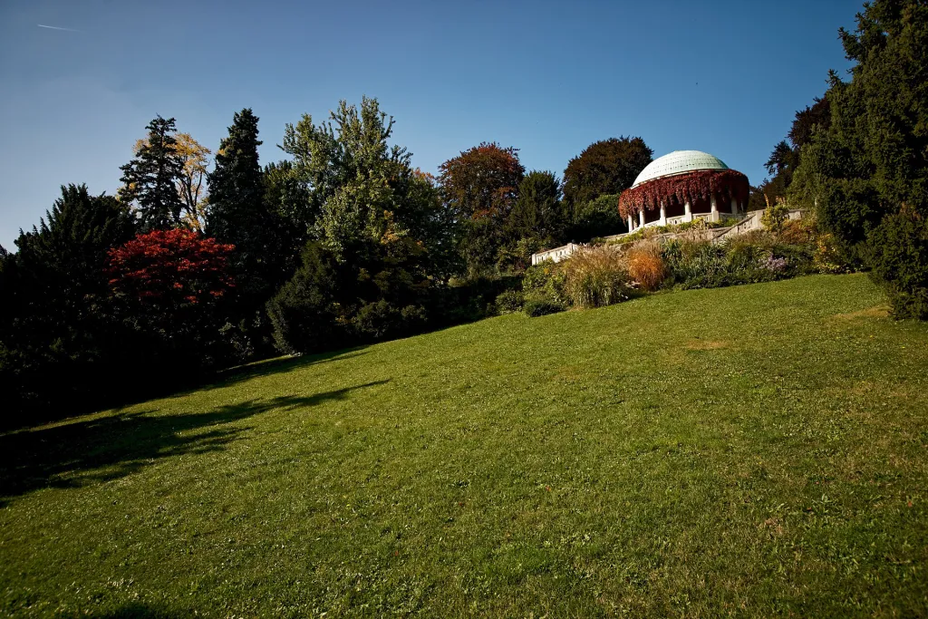 Kurpark Baden mit Blick auf den Beethoventempel