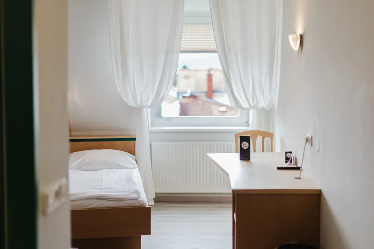 Attic double room with bed and desk at Motel Baden