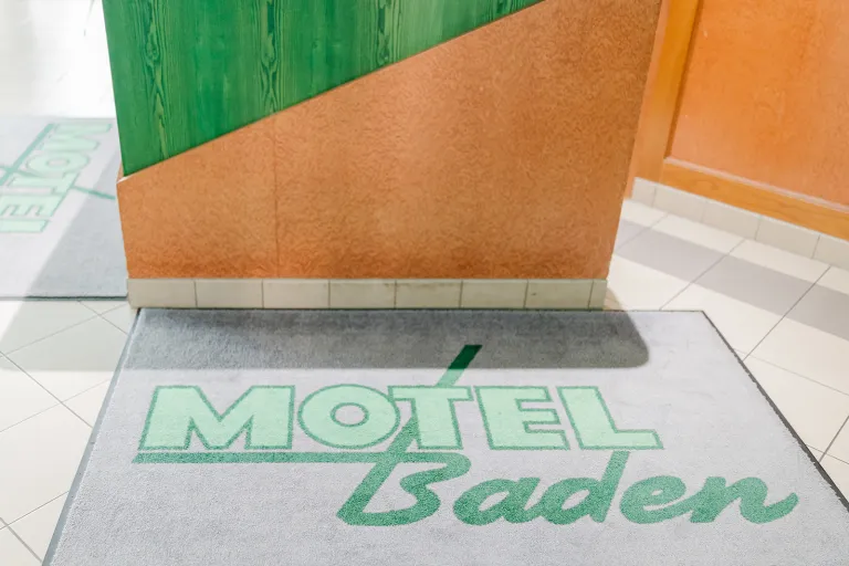 Doormat with Motel Baden logo at the entrance