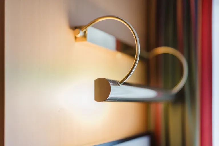 Reading light above the bed at Motel Baden