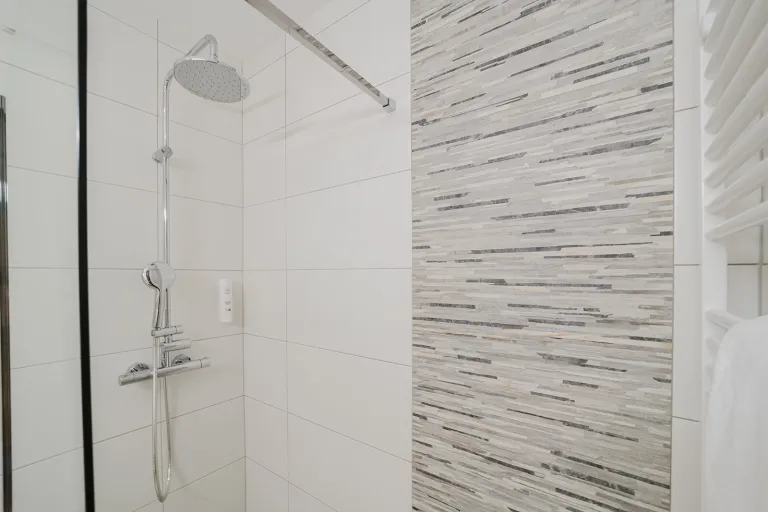 Rain shower with stone-look tiles at Motel Baden