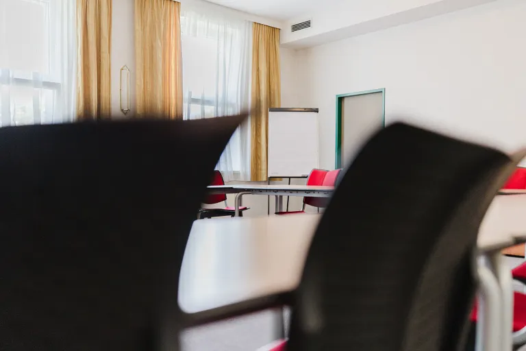 View across the tables in the large seminar room at Motel Baden