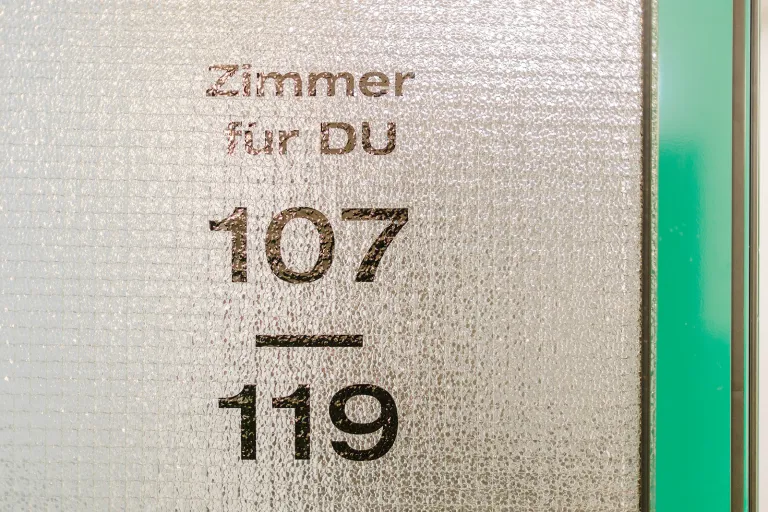 Sign "Rooms for YOU 107–119" at Motel Baden